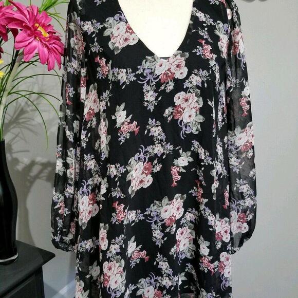 Cotton Candy Dress Size SMALL black Floral Split Long Sleeves open back - Picture 7 of 9